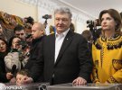 Порошенко на дільницю прийшов із дружиною та сім'єю сина Олексія