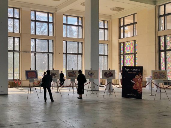 В 3 павильоне проходит выставка репродукций картин Марии Примаченко