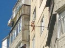 В Одессе на ул. Обороны с балкона 9-го этажа выпала пожилая женщина и осталась жива