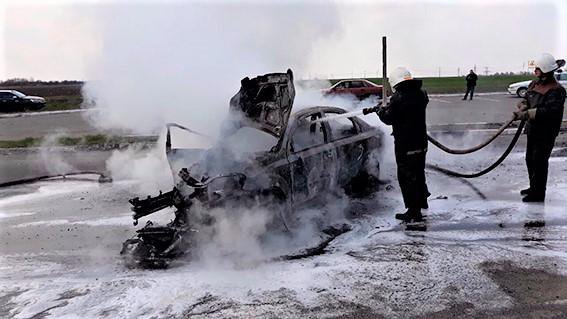 Близ села Шаповаловка Конотопского района Сумской области столкнулись автомобили Chevrolet и ВАЗ-2107. Погибло 4 человека