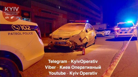 В Киеве мужчина похитил служебный автомобиль и сбил полицейский