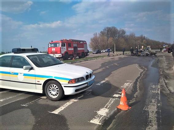 Неподалік села Шаповалівка Конотопського району на Сумщині розбилася  родина Горлачів.  Подружжя Анатолій та Оксана загинули на місці. Їхній син 13-річний Богдан у важкому стані