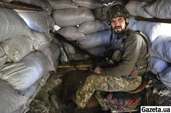 Андрей Прищевський дежурит на боевом посту в городе Марьинка, на окраине Донецка
