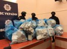 У Києві  поліцейські затримали  5 громадян Туреччини та одного азербайджанця за причетність до контрабанди наркотиків у країни ЄС. У них вилучили 300 кг героїну