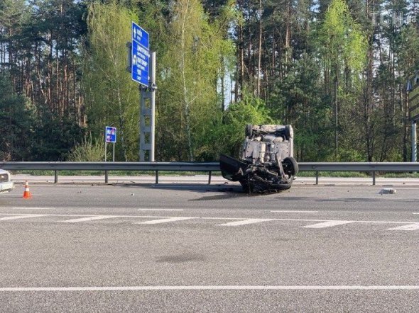 На міжнародній трасі Київ-Чоп   перекинулось авто, яке рухалось зі столиці