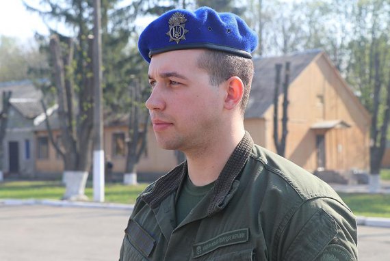 Бойцы Бригады быстрого реагирования Национальной гвардии Украины надели новый синий берет.