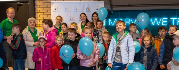 Ассоциация CHILD.UA во главе с Евгенией Тимошенко накануне Пасхальных праздников пригласила детей с аутизмом на "тихий" киносеанс