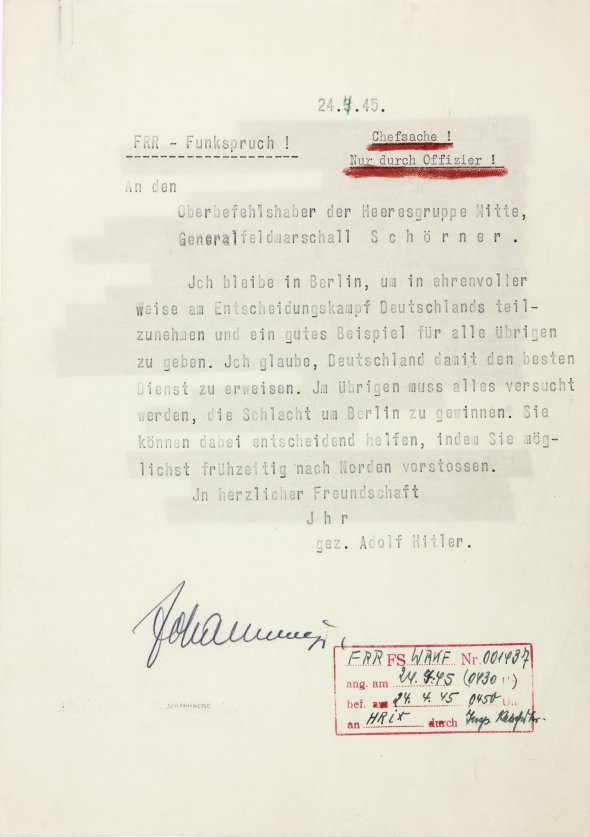 24 апреля 1945-го Гитлер отказался покидать Берлин