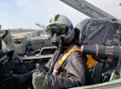 Військові льотчики бригади тактичної авіації виконали перші польоти в новому французькому шоломі LA 100