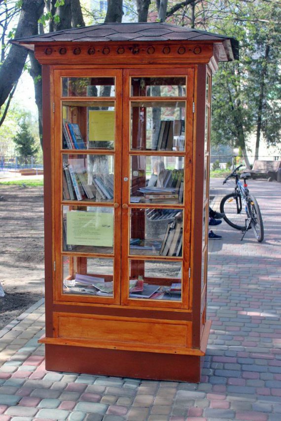 В Виннице появилась необычная уличная библиотека