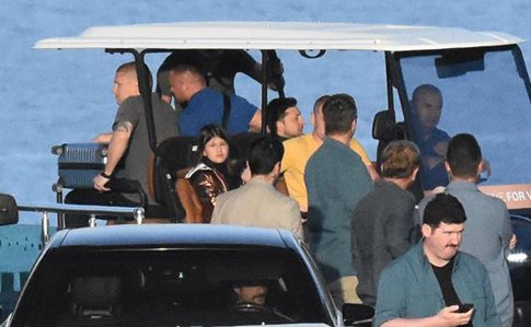 Володимир Зеленський в оточенні охорони на турецькому курорті Бодрум