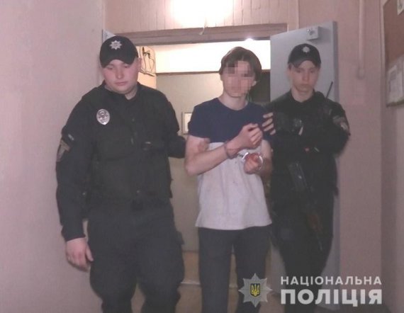 В Киеве подросток порезал ножом маму и бабушку