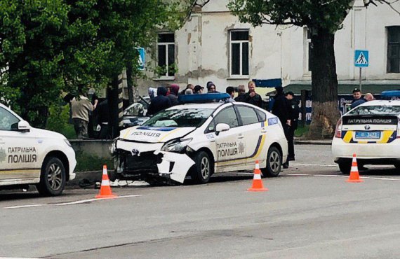 В Полтаве столкнулись полицейский Toyota Prius и легковушка Daewoo Lanos