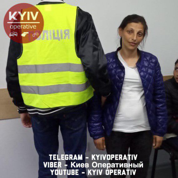 В Киеве задержали 3-х воровок, которые грабили людей посреди улицы