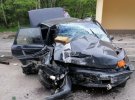 Під Києвом водій легковика Mitsubishi Galant перевищив швидкість і врізався у зупинку громадського транспорту