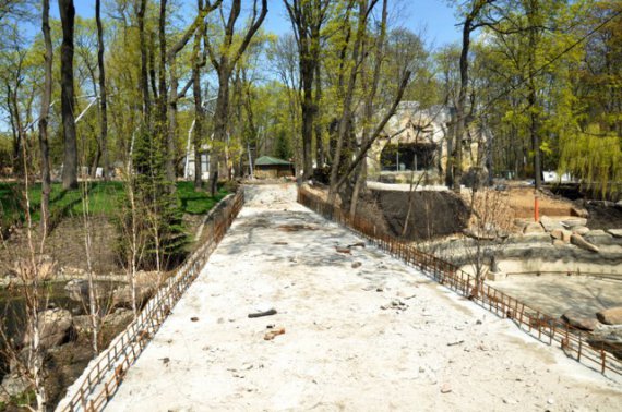 В Киевском зоопарке в мае для посетителей откроют обновленные озера у главного входа. Они несколько лет были закрыты на реконструкцию.