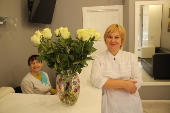 Спочатку Олена у 2014 році відкрила свій кабінет у Яровій Донецької області та перший час лікувала жінок безкоштовно 
