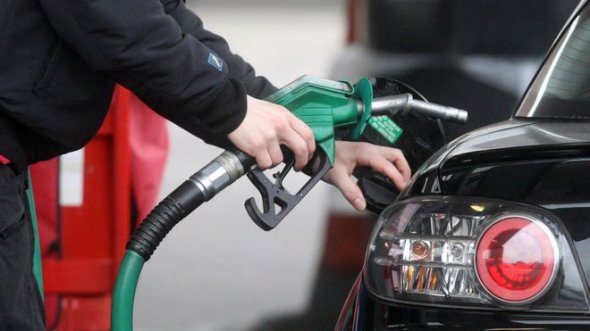 Бензин протягом травня може бути в межах 30 гривень за літр. Фото: BBC.com