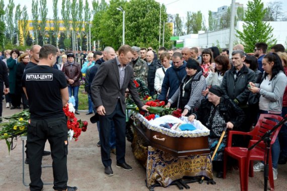 Кропивницький прощався із військовослужбовцем Збройних Сил України, старшим солдатом 26-річним Віталієм Драганом
