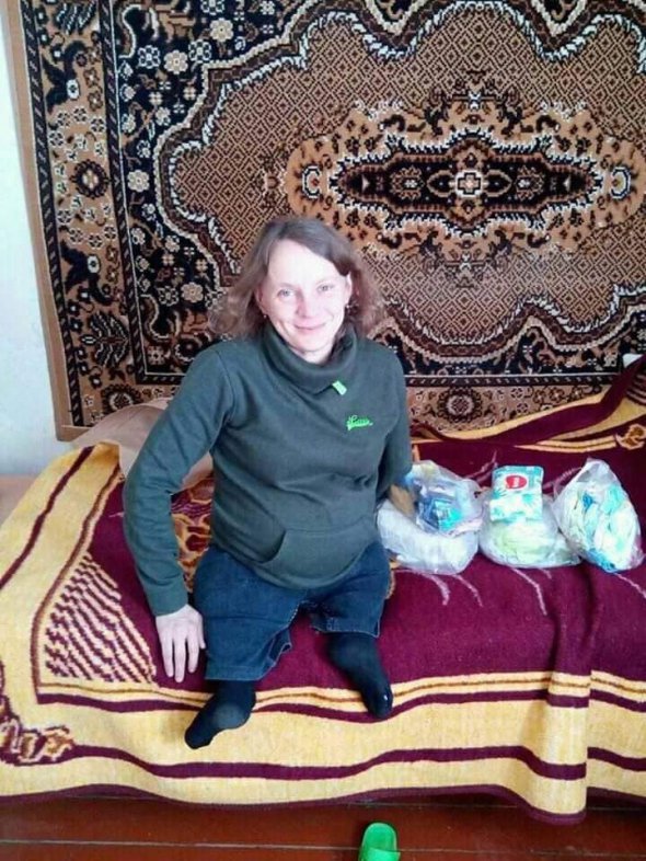Зараз Олена опікується Мариною з Житомирської області, яка має вади розвитку ніг та скоро має народити дитину