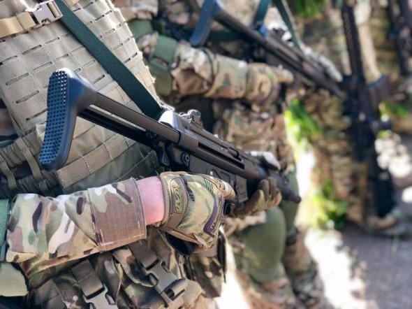 Спецназовцев Госпогранслужбы вооружили пистолетами-пулеметами Heckler & Koch МР5