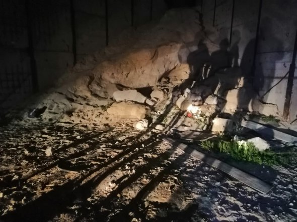 У Маріуполі     2 дітей загинули під зсувом піску у покинутому ангарі