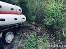 В с. Быстрец Ивано-Франковской области  грузовой автомобиль слетел с обрыва высотой 40 м и упал в реку Черный Черемош