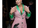 Эшли Грэм выбрала клетчатый розовый пиджак от Gucci