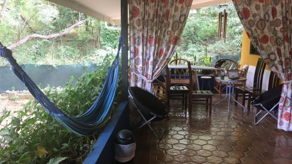 Городок Тамариндо на побережье Гуанакасте - излюбленное место американских туристов и серферов со всего мира.