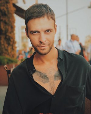 Відомий український поп-співак Макс Барських потрапив в серйозну ДТП в Лос-Анджелесі, США
