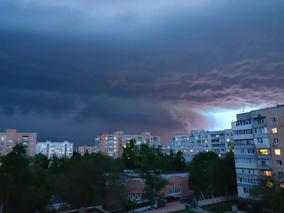 Грозове небо над Полтавою у мікрорайоні Мотель