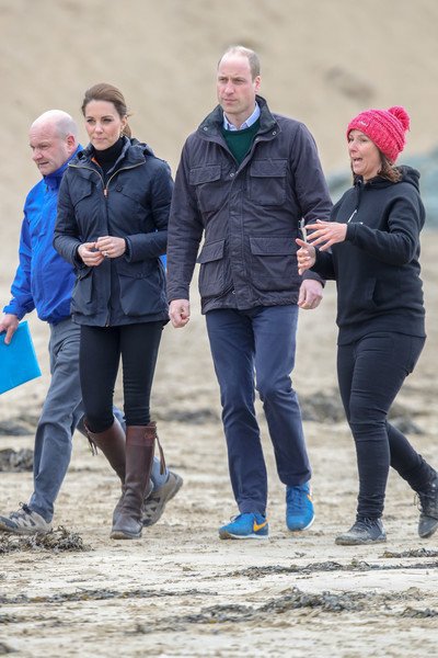 Кейт Міддлтон прибирала пляж від сміття