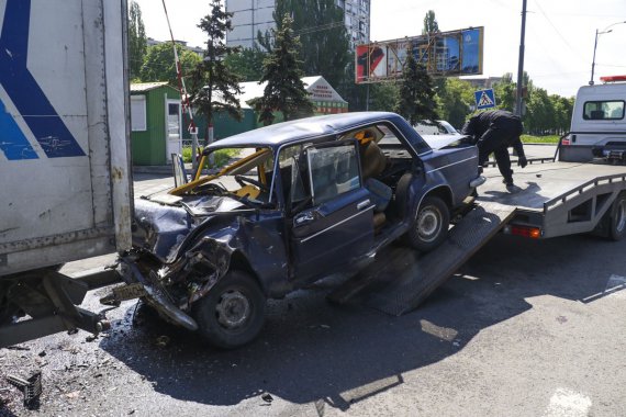 В Киеве на Окружной дороге произошла смертельная авария с участием легкового автомобиля ВАЗ 2106 и грузовика MAN