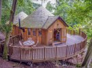 Нині Buzzardry здають в оренду на Аirbnb. 
