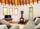 Нині Buzzardry здають в оренду на Аirbnb. 