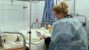 Ірина Ярова з села Коростівці Жмеринського району на Вінниччині сидить у лікарняній палаті біля матері Валентини Римар. У жінки обпечені 40 відсотків тіла. Її стан важкий