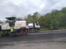 Трассу М-03 за пределами Полтавы ремонтирует Служба автодорог
