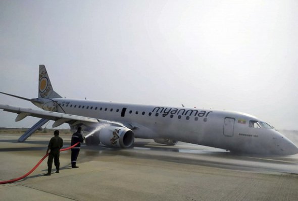 У М'янмі літак здійснив жорстку посадку в міжнародному аеропорту Мандалая