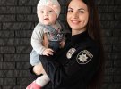 Усього в патрульній поліції Луцька й Ковеля нині працює 19 жінок-матерів, які виховують 29 дітей.