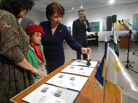 Торжественно погасили марку посвященную 100-летию Полтавского художественного музея
