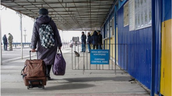 Выставка "Поместить жизни в чемодан" в Киеве работает до 27 мая