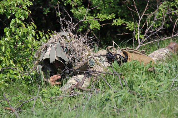 Українські снайпери вдосконалюють свої навички зі знищення ворога