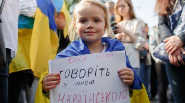 В Украине 15 мая Петр Порошенко подписан языковой закон. 