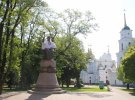 В Полтаве памятник Ивану Мазепе одели в вышиванку
