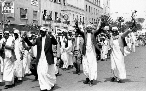 Члени партизанського руху ”Народний фронт” увійшли до міста Асмерта в східноафриканській країні Еритрея 25 травня 1991-го. За незалежність від Ефіопії вони воювали 30 років. Президентом став командир повстанців 45-річний Ісайяс Афеверкі. На посаді перебуває досі