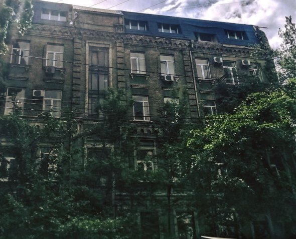 Самоправець переобладнав горище на мансардний поверх будинку, розташованого по вул. Паньківській.