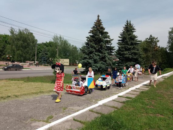 У Чутовому вчетверте провели парад дитячих візочків