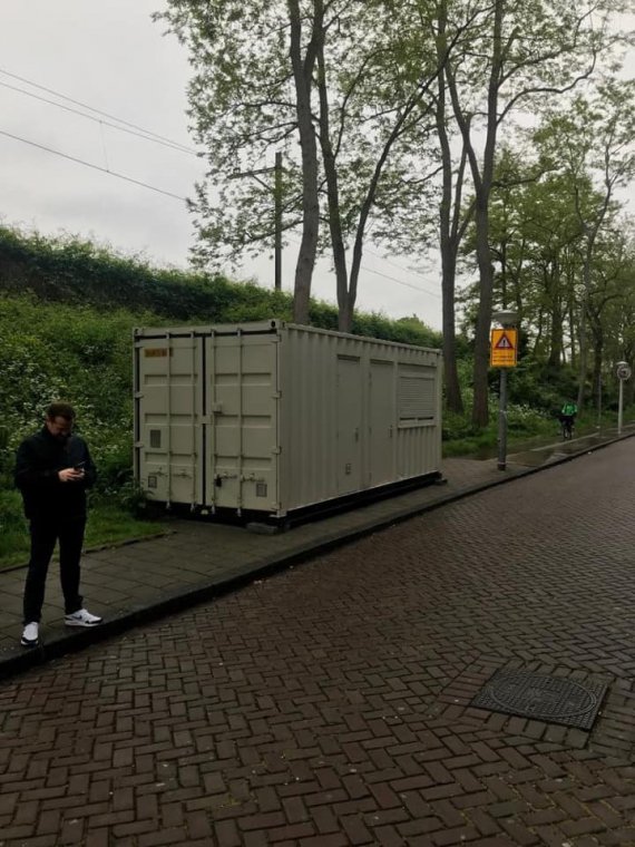 Британец Бен Спеллер снял в Амстердаме вместо дома транспортном контейнере на обочине дороги