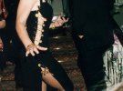 Платье стало настоящей классикой жанра. Если модные журналисты хотят особо отметить чей-то экстравагантный «голый» наряд, они сравнивают его с этим черным шедевром Лиз Херли по шкале «дотянула – переплюнула».