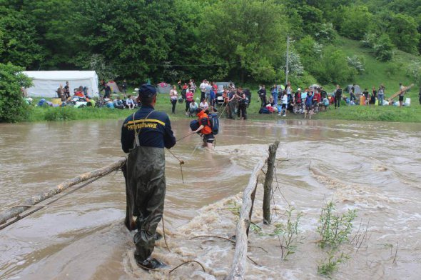 В Хмельницкой области спасатели эвакуировали более 200 участников чемпионата по туризму